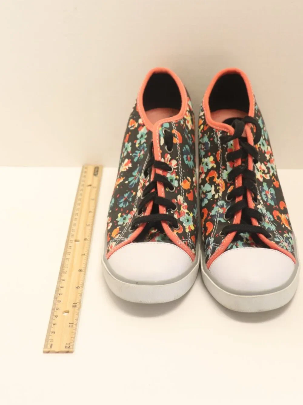 S Logo Circle with a Cross Mark in it Women's Shoes High Top Tennis Size 10 Med